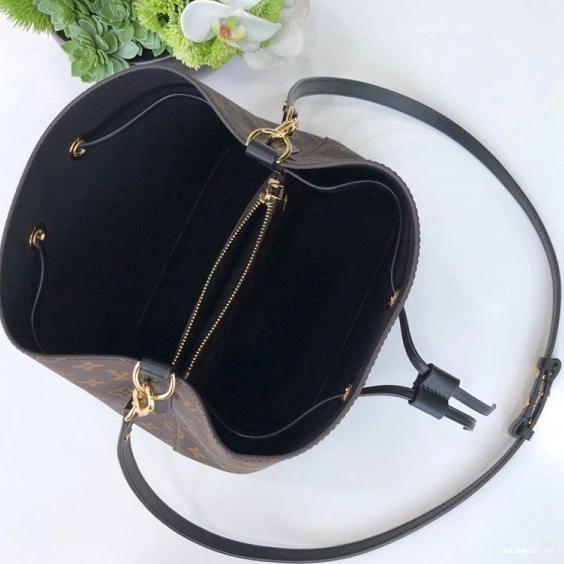 WIS NÉONOÉ LOUIS VUITTON 0817